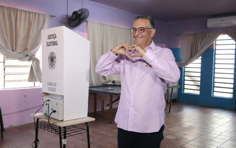 O candidato Jairo Jorge (PSD) recebeu 47,88% dos votos e deixa Prefeitura em 2025
