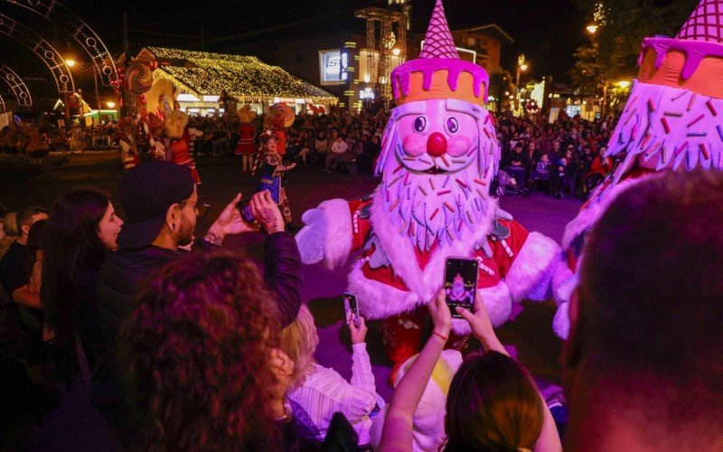 Grande Desfile de Natal volta a ocorrer no Centro de Gramado, depois de dez anos