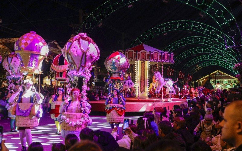 Grande Desfile de Natal volta a ocorrer no Centro de Gramado, depois de dez anos