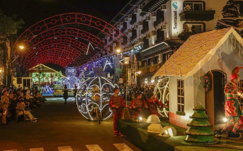 Grande Desfile de Natal volta a ocorrer no Centro de Gramado, depois de dez anos