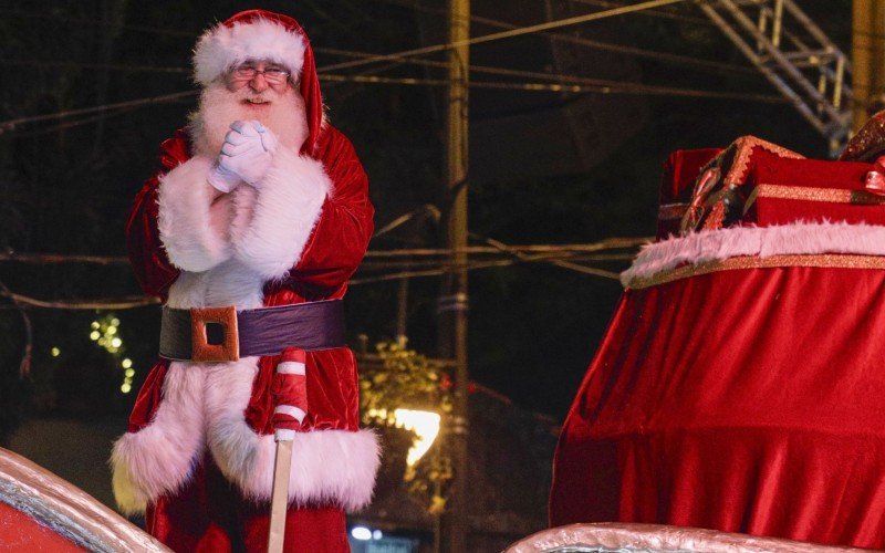 Grande Desfile de Natal volta a ocorrer no Centro de Gramado, depois de dez anos