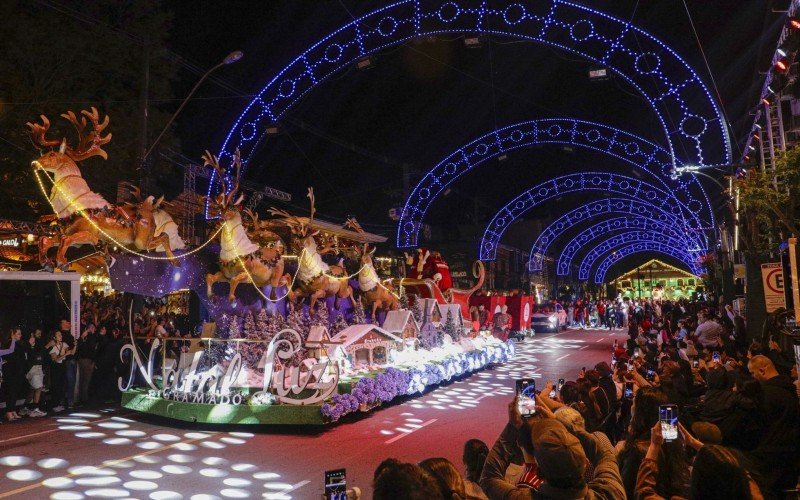 Grande Desfile de Natal no Centro de Gramado