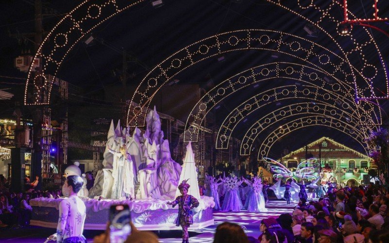 Grande Desfile de Natal volta a ocorrer no Centro de Gramado, depois de dez anos