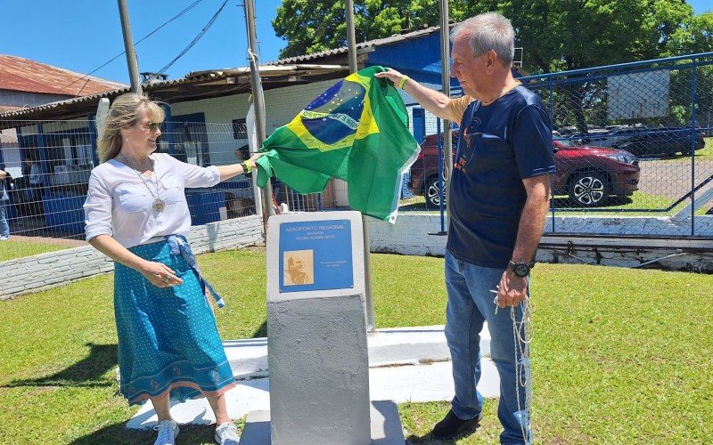 Filhos de Pedro Adams Neto descerraram placa inaugural do aeroporto regional | abc+