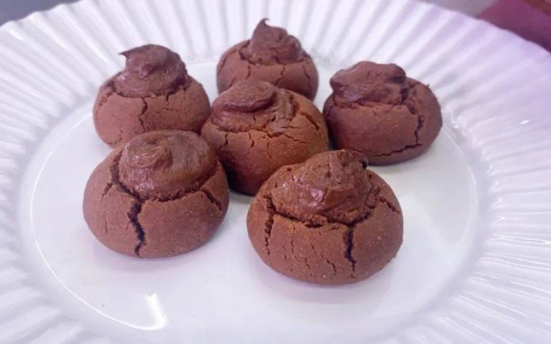 Aprenda a fazer os Biscoitos de creme de avelã com dois ingredientes da Ana Maria Braga  | abc+