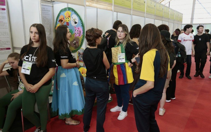 Trabalhos de diferentes áreas do conhecimento foram expostos nesta segunda-feira (28)