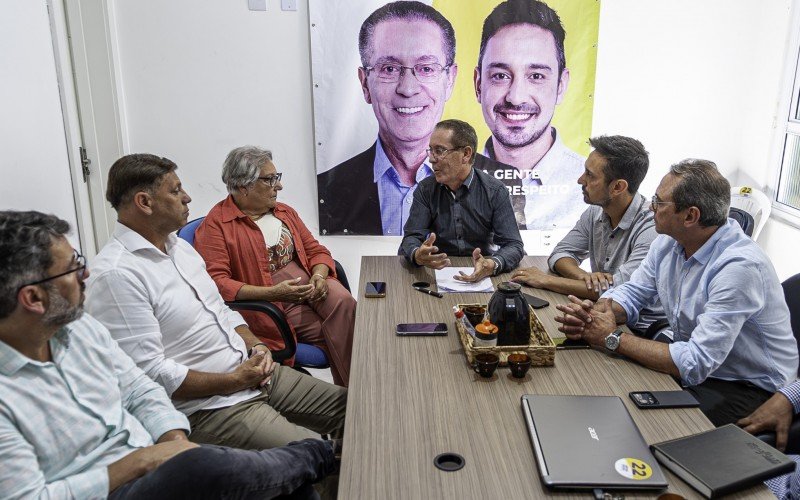 Airton Souza, Rodrigo Busato e apoiadores iniciam os preparativos para a transição
