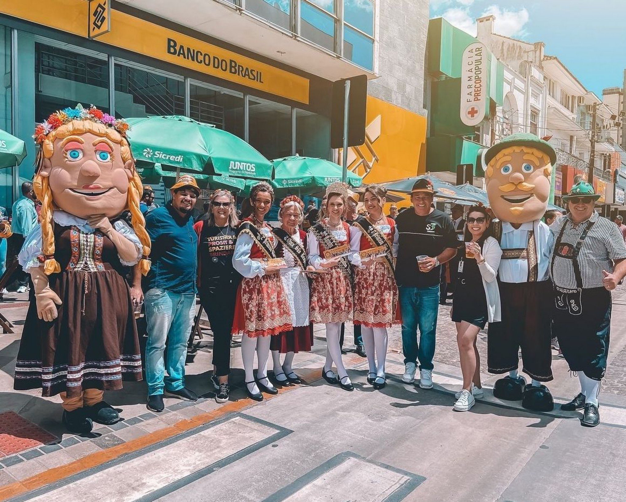 São Leopoldo Fest 2024 dá sua largada com Estouro do Barril na Rua Independência