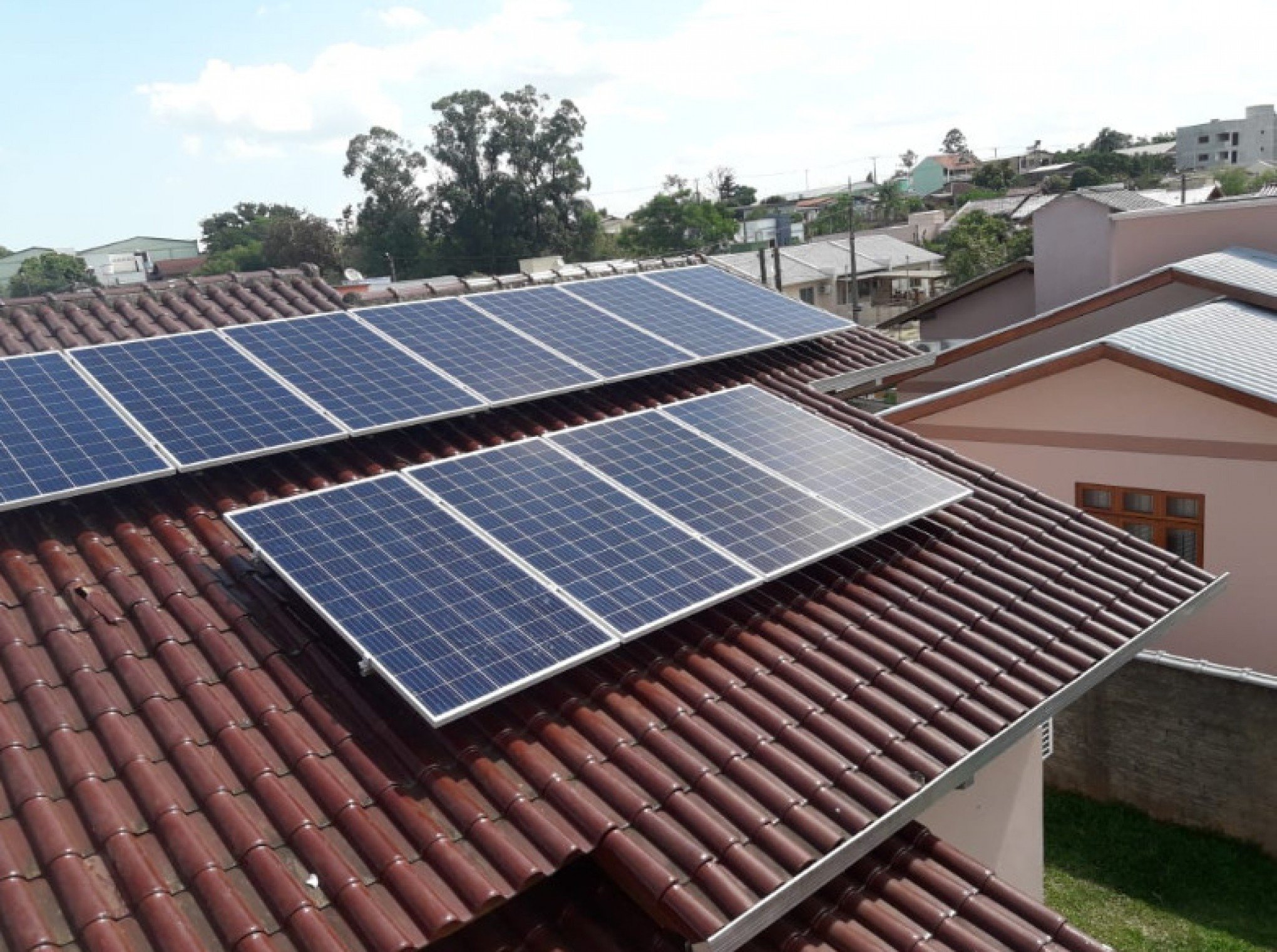 Setor de energia solar enfrenta impasse com concessionárias e organiza protesto contra RGE por reprovação de projetos