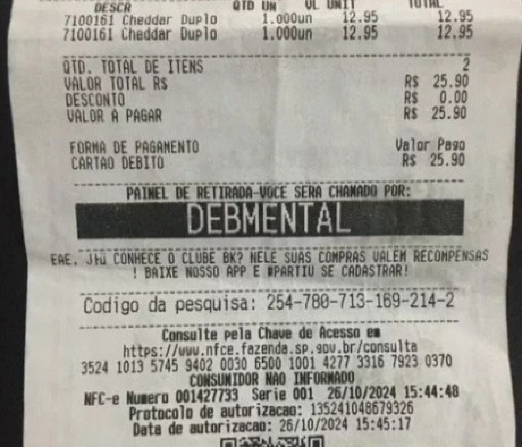 Funcionária do Burger King é demitida após identificar cliente como "debmental"