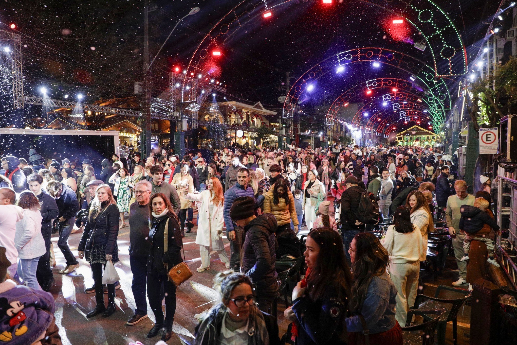 Saiba como estão as expectativas do comércio de Gramado com a temporada de Natal e reabertura do aeroporto