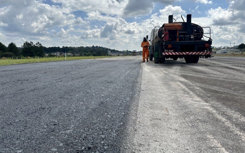 Iniciam as obras de alargamento da pista do aeroporto de Canela