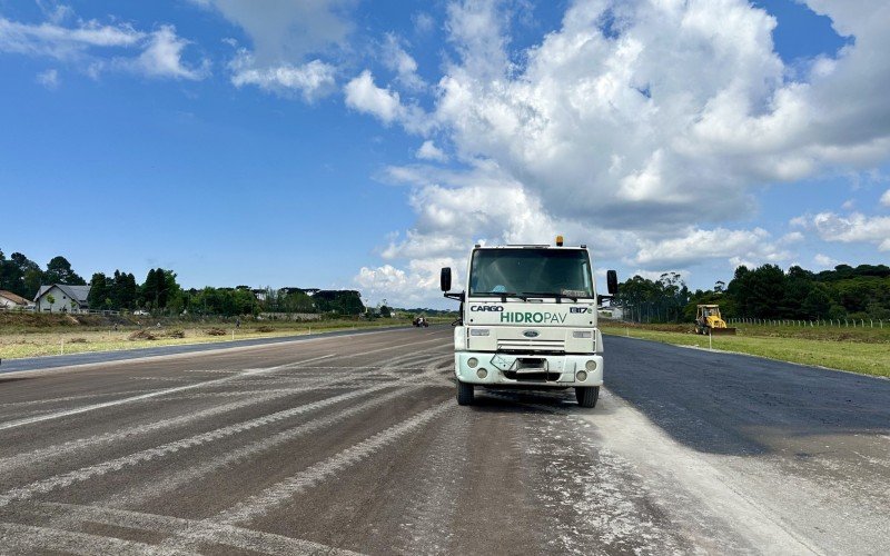 Iniciam as obras de alargamento da pista do aeroporto de Canela