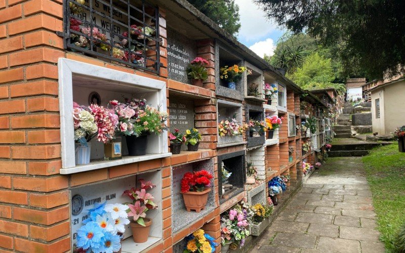 Cemitério municipal de Gramado se prepara para Dia de Finados