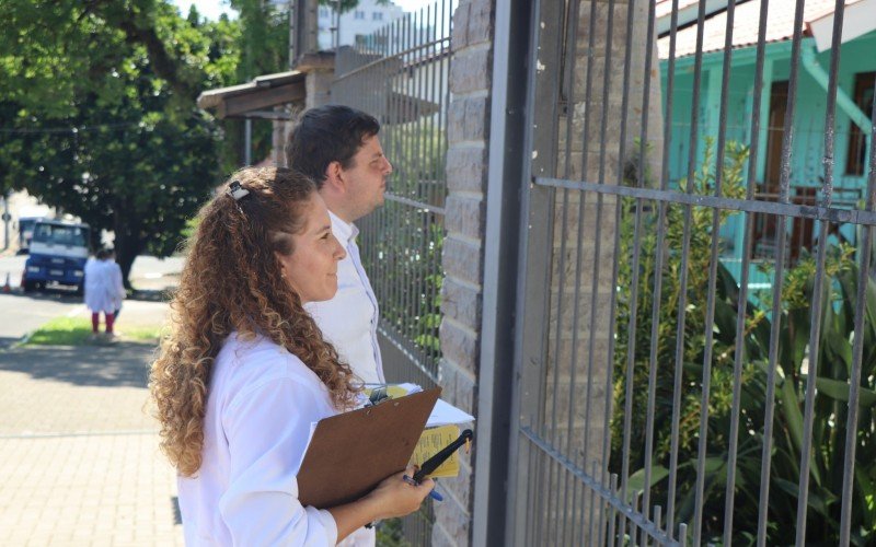 Equipe da Rede de Atenção Psicossocial (RAPS NH) visitou casas próximas ao local onde ocorreu tiroteio | abc+