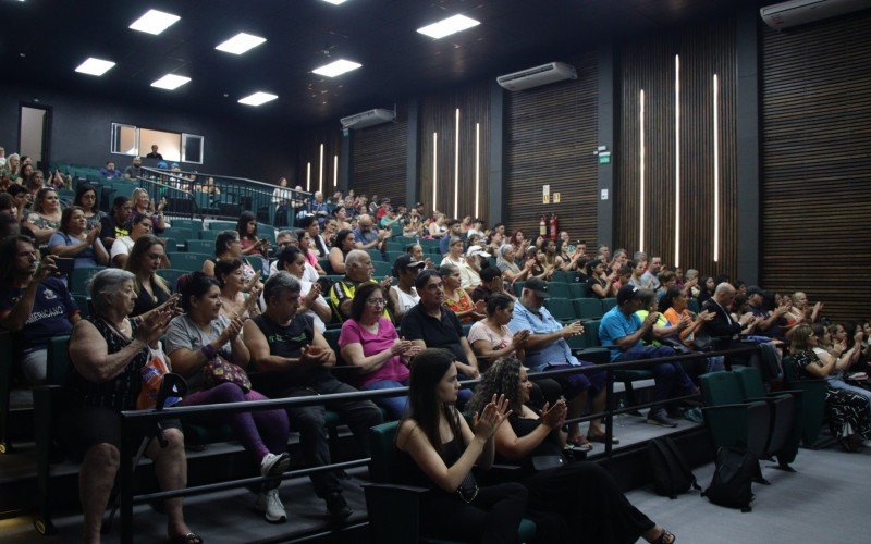 Evento ocorreu no Teatro Roberto Atayde Cardona para falar sobre opções de moradias