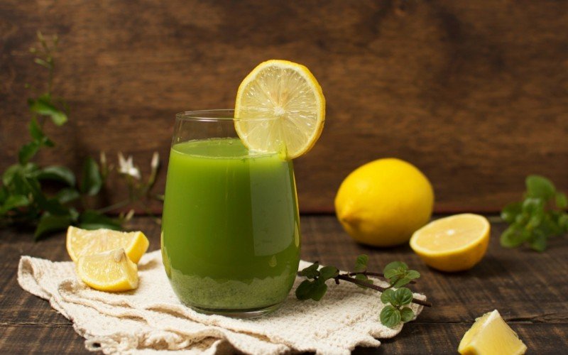 Suco verde tranquilizante rico em nutrientes pode aliviar as tensões do dia | abc+