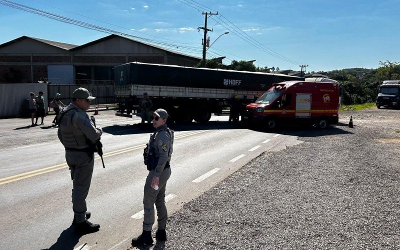 Corpo de pedestre morta em atropelamento foi arrastado por carreta | abc+