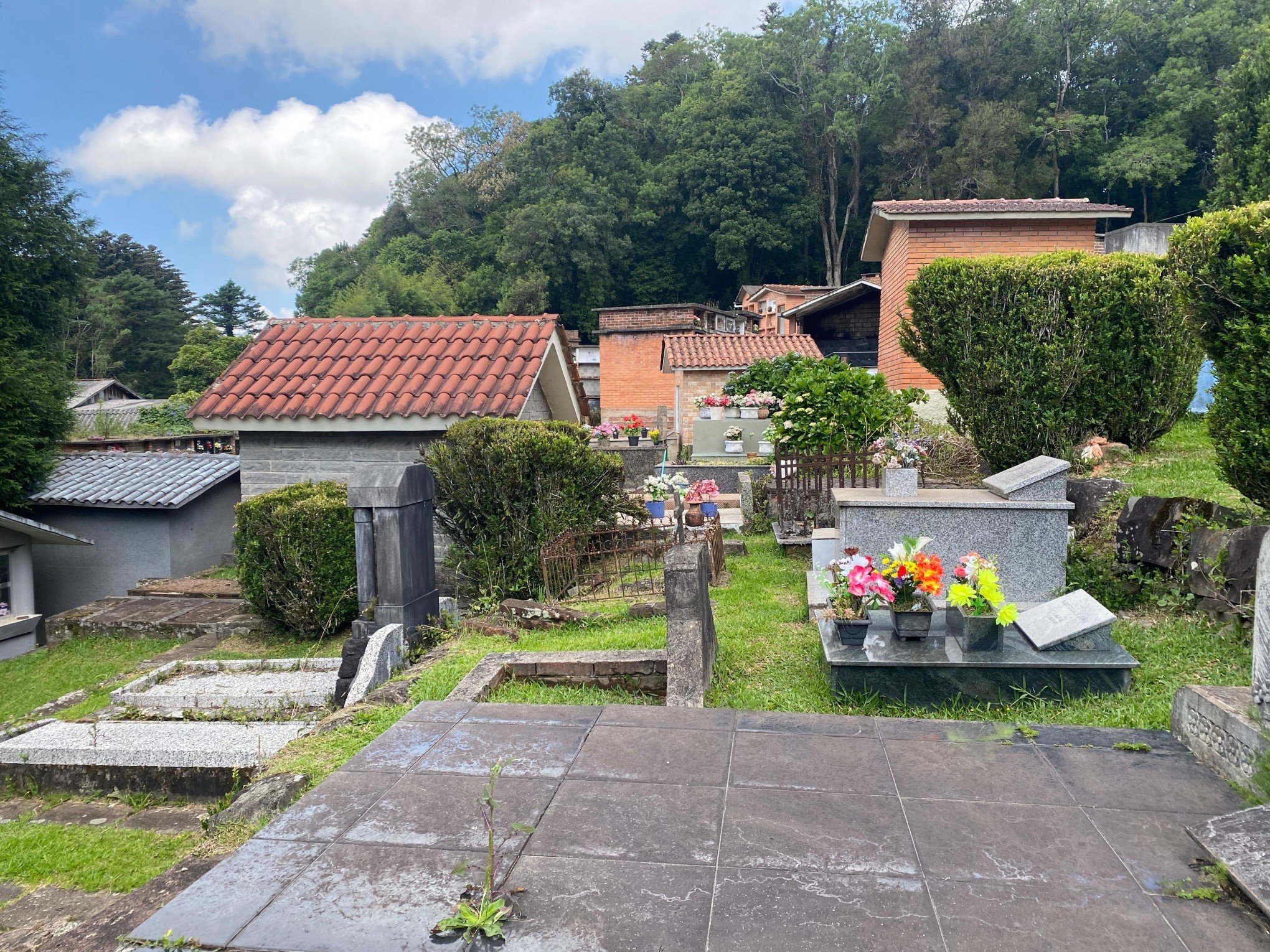 Cemitérios de Gramado e Canela se preparam para homenagens pelo Dia de Finados
