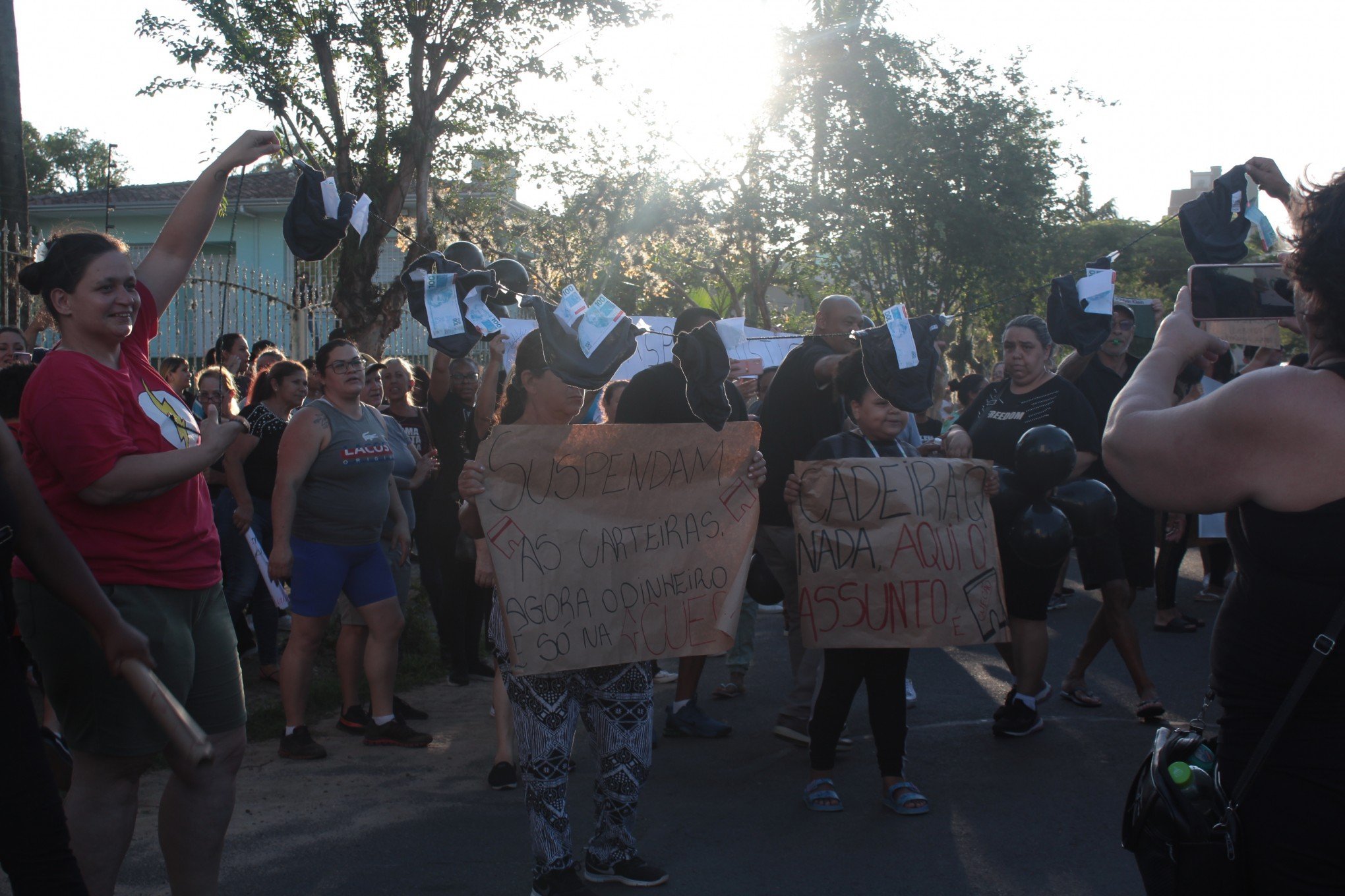 Manifestantes protestam contra resultado das urnas e pedem nova nova eleição em Canoas