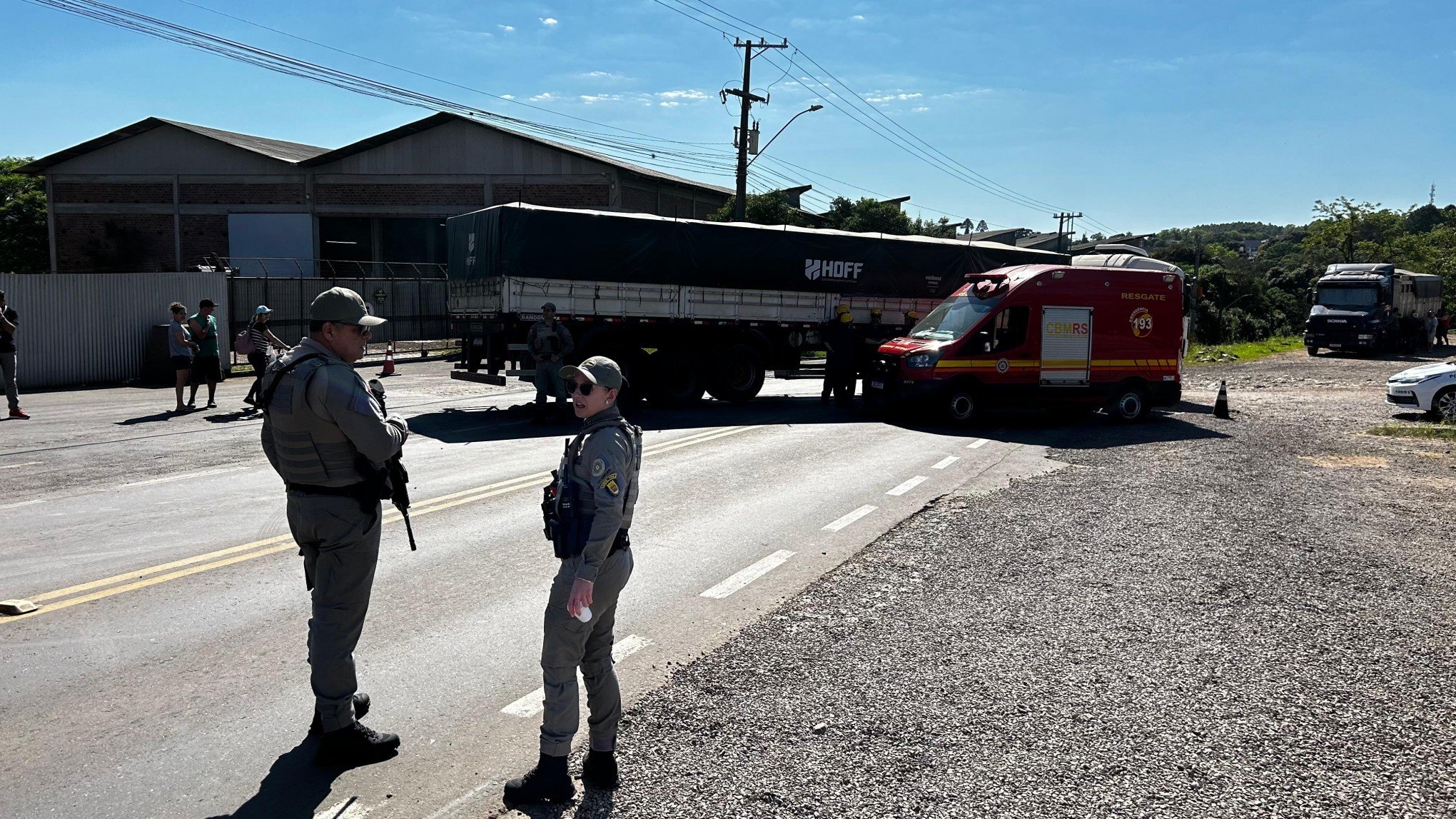Corpo de pedestre atropelada por carreta foi arrastado por 10 metros