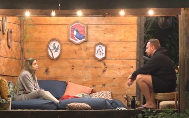 Zé Love e Babi tiveram uma conversa séria sobre o rumo do jogo em A Fazenda 16 | abc+