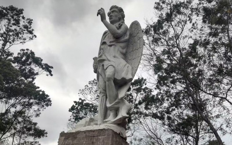 Estátua de Lúcifer em Gravataí  | abc+