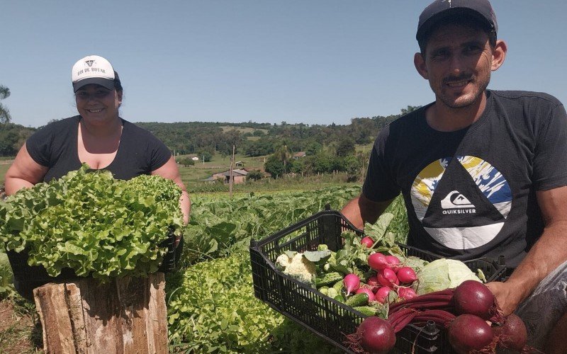 Thainá klazer de Mello 28, Rodrigo Silveira de Souza,  34, vão vender na Feira do Produtor do bairro São Jorge | abc+