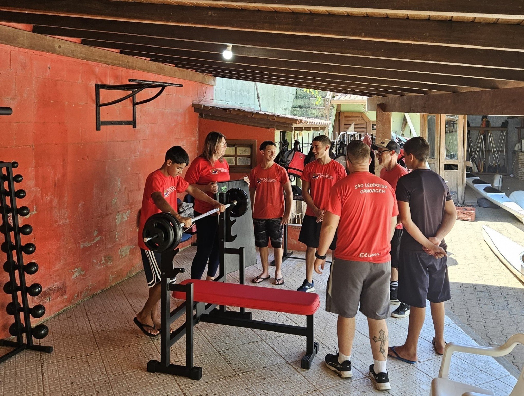 Projeto Canoagem na Escola recebe doação de equipamentos de academia por influenciadora