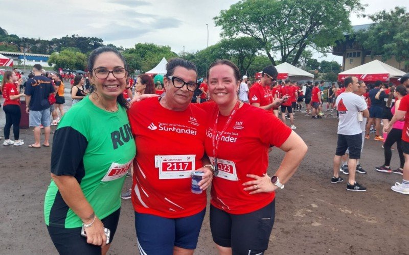 Nilza Gonçalves (ao centro) com a filha Thaís (a esquerda) e amiga Deise Zimmi (dir)