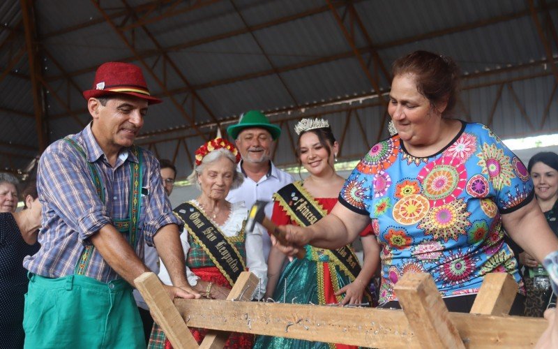 Maira, que adora a festa, participou dos Jogos germânicos neste domingo 