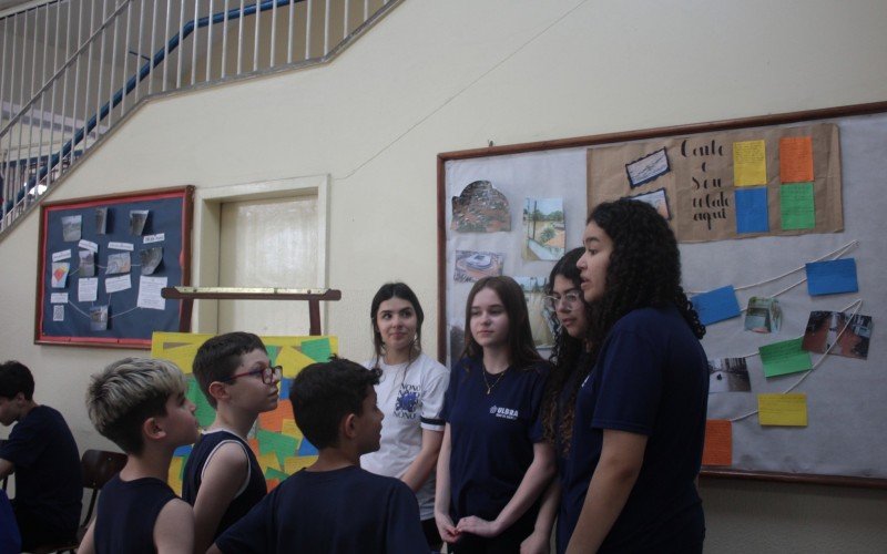 Além das pesquisas, a feira teve uma intervenção artística com os relatos de alunos, professores, funcionários e visitantes sobre as enchentes