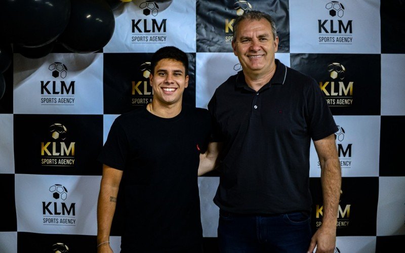 O CEO da KLM Sports Agency, Kayan Martins, com o empresário e ex-jogador Sandro Blum | abc+