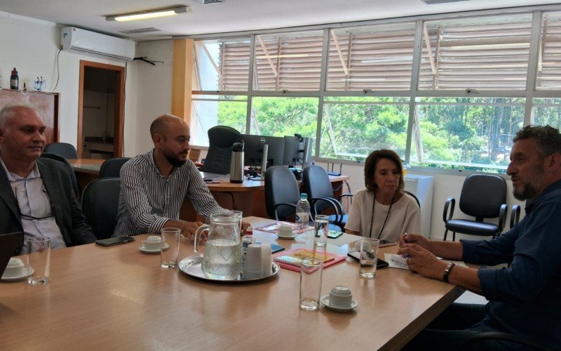 Reunião tratou sobre escola em Capela de Santana 
