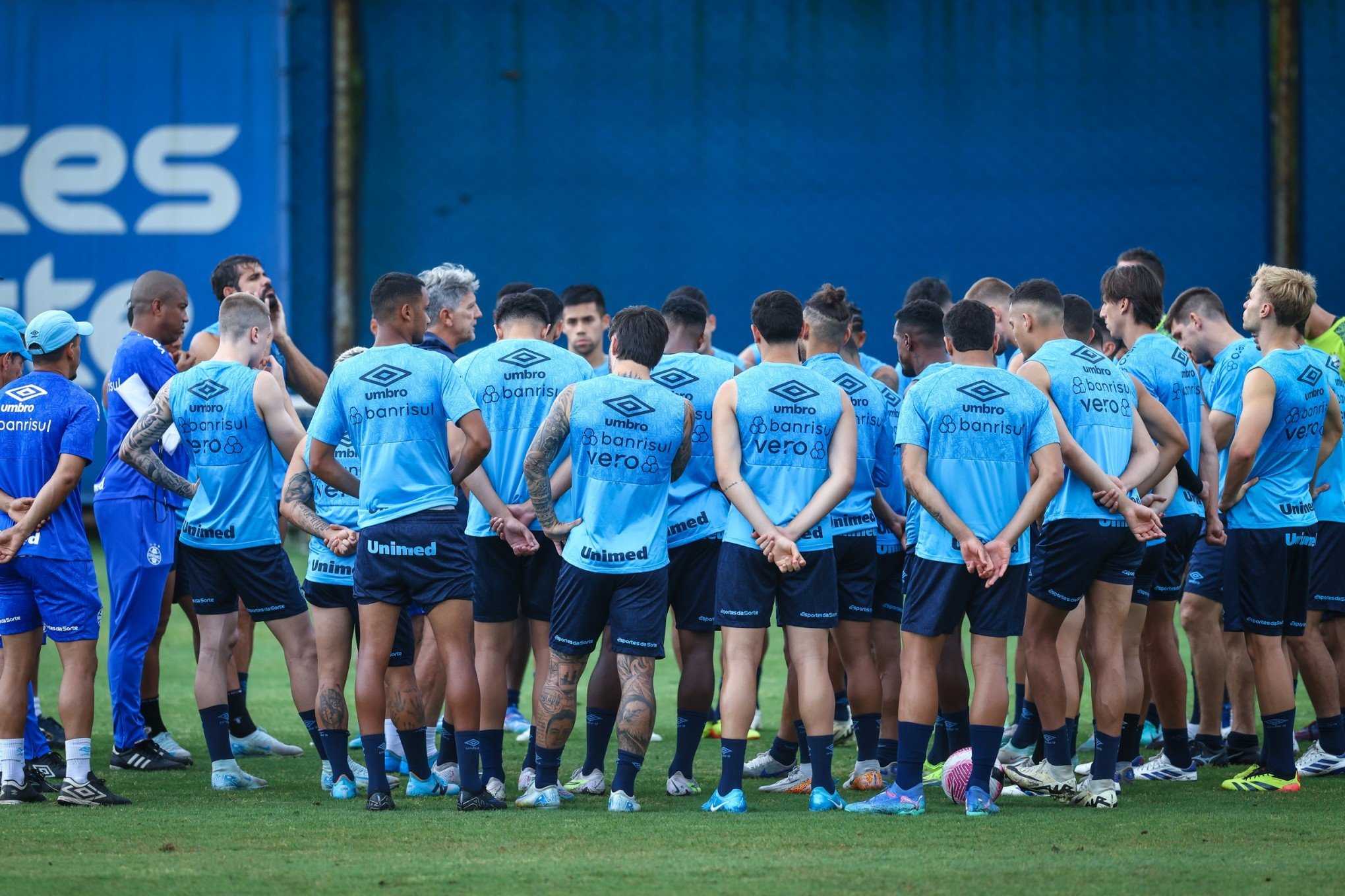 Renato planeja retorno de meio campo mais ofensivo do Grêmio contra o Palmeiras