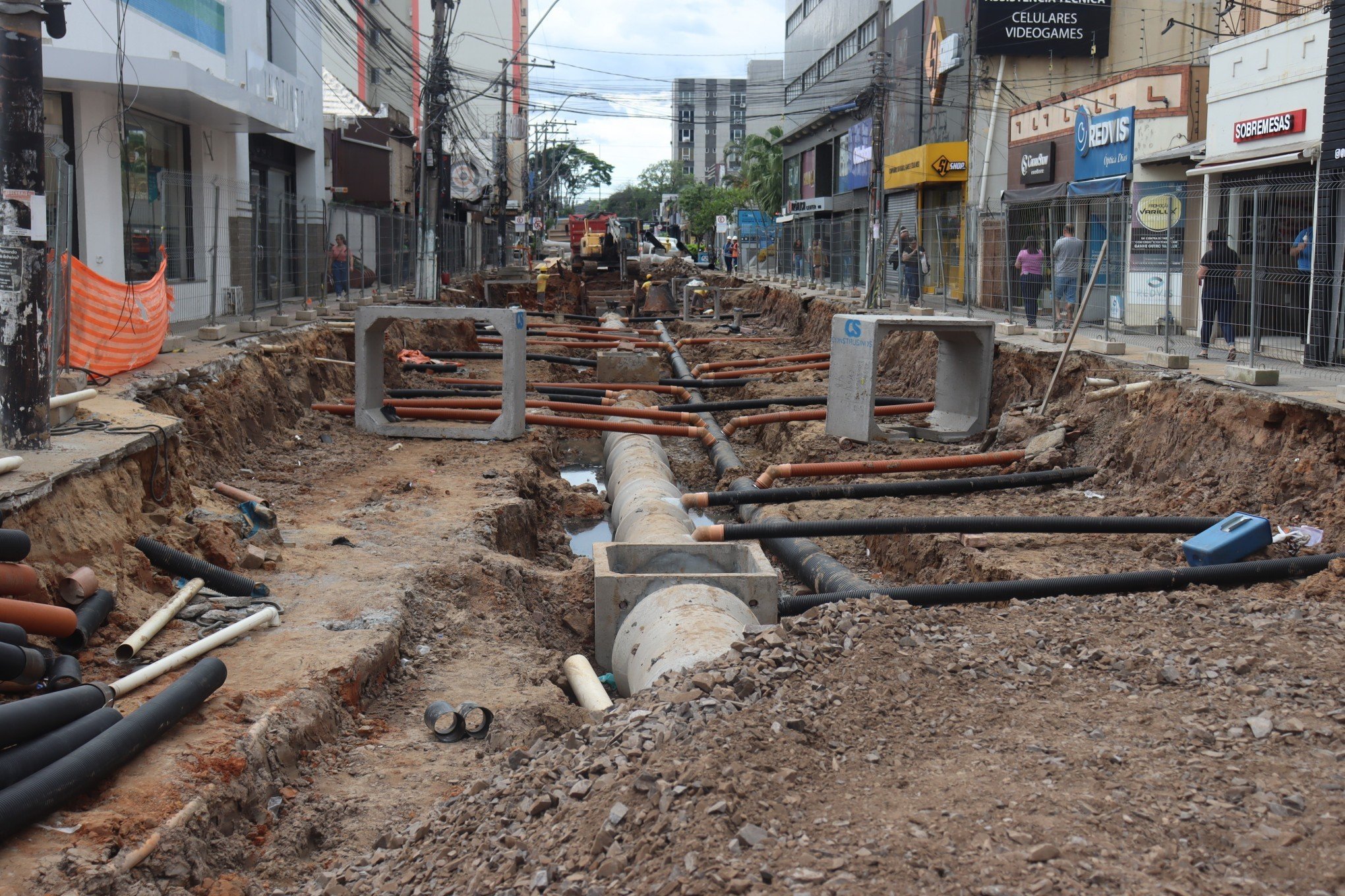 Obras de revitalização já chegam à sétima quadra da Rua Independência