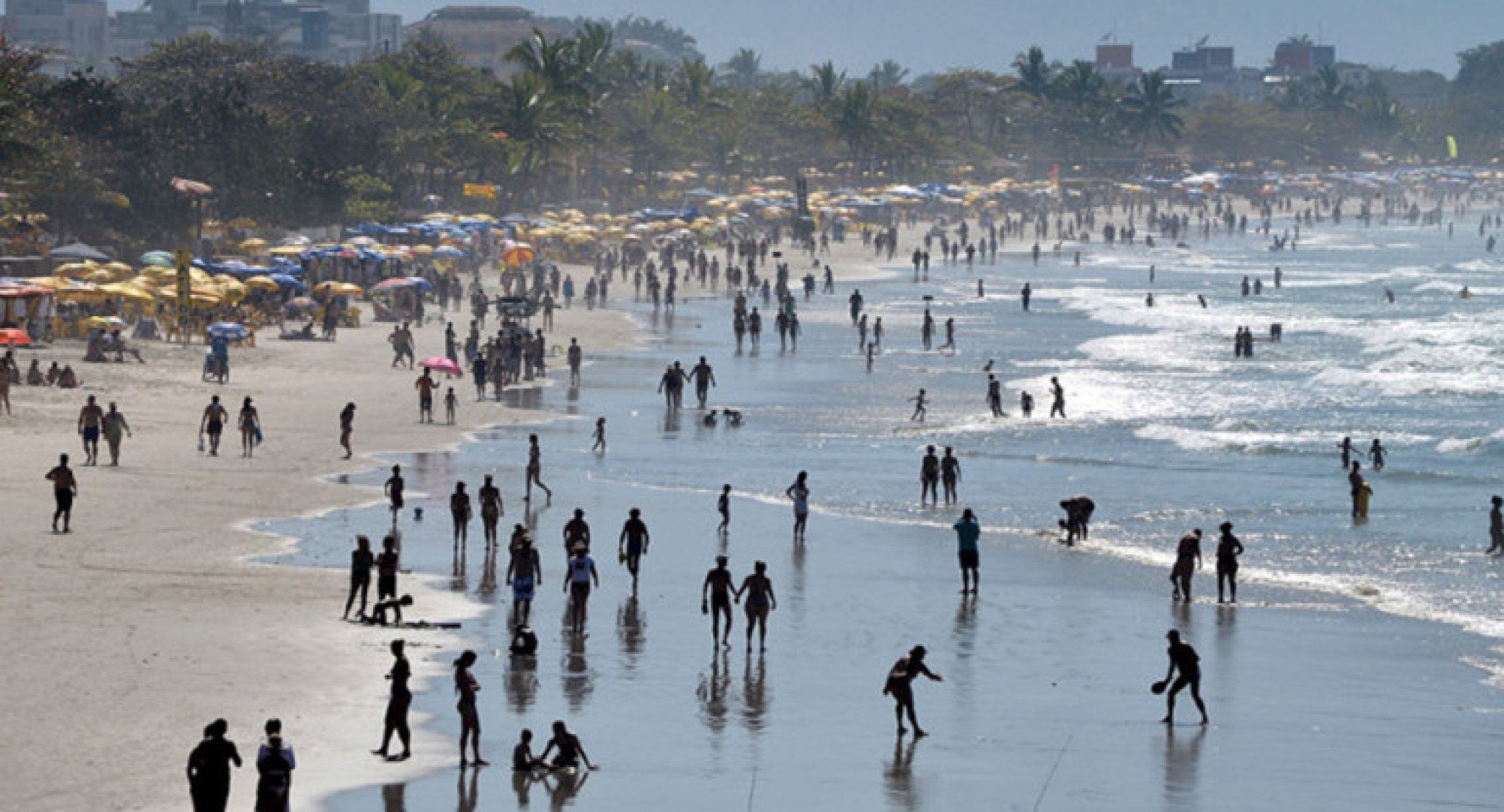 Turista que estava na praia com esposa e filho morre afogado arrastado por correnteza