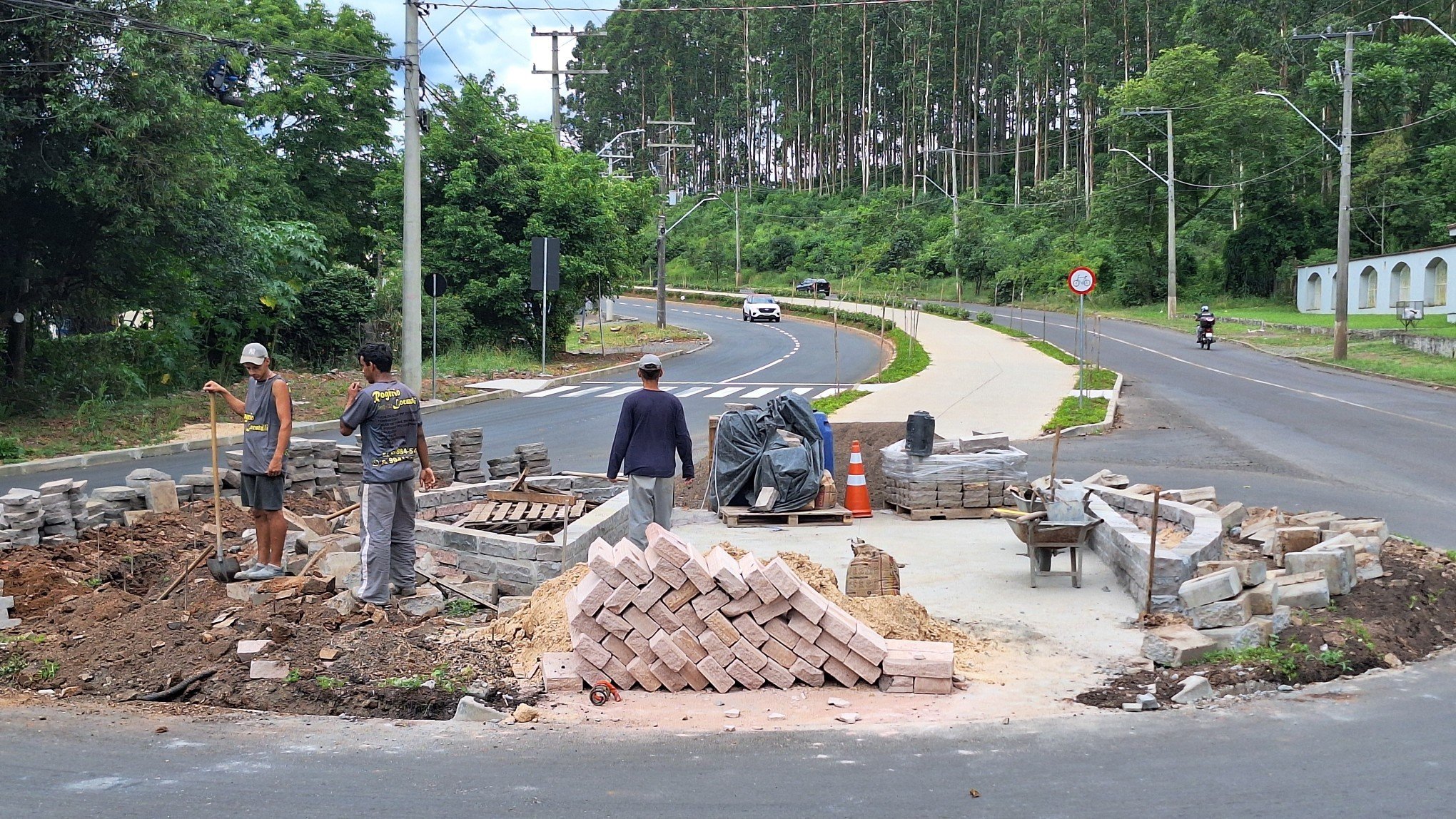 Novas rotatórias são desmontadas para reconstrução em Estância Velha; entenda o motivo