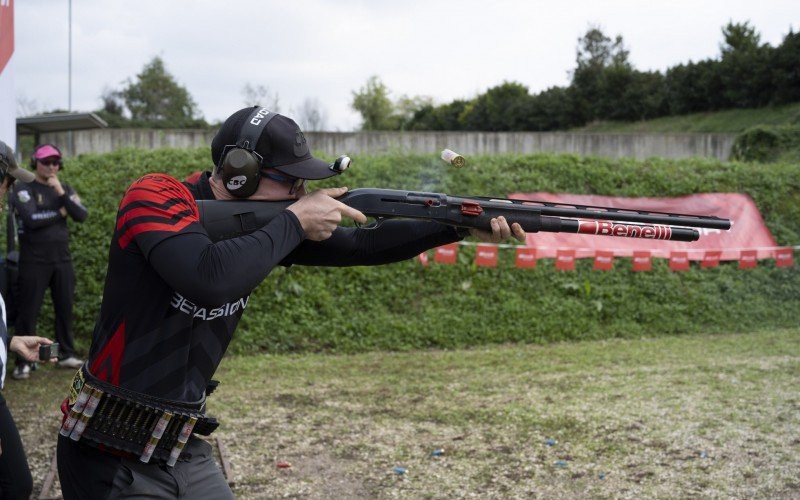 Lucas Roth de Oliveira competindo no Circuito Internacional Benelli de Shotgun | abc+