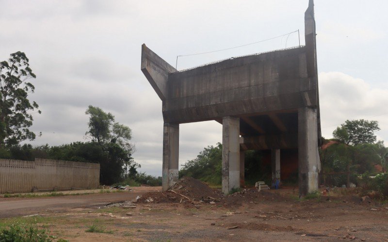 Viaduto ficou inacabado por dez anos devido à falta de verbas do Dnit