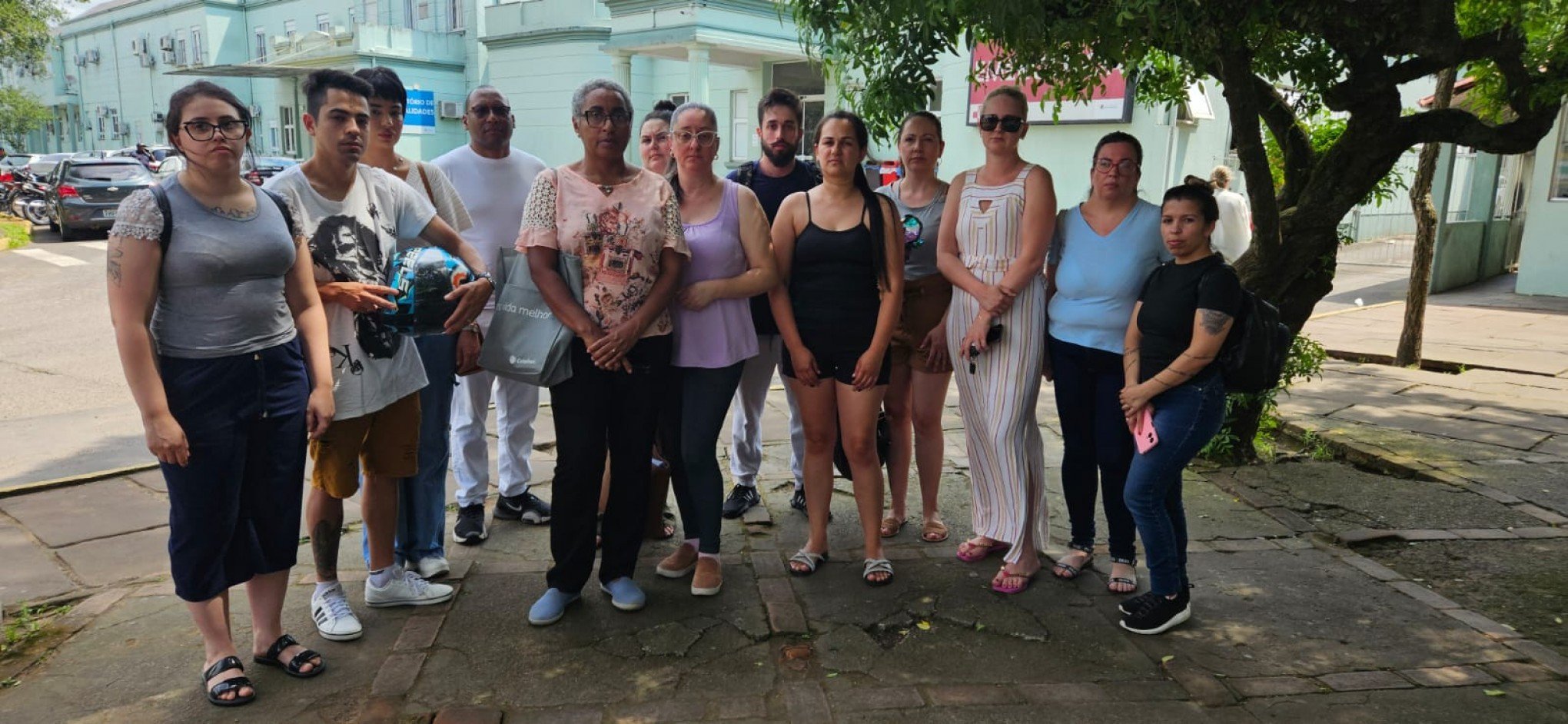 Trabalhadores da enfermagem do hospital cobram rescisões de empresa terceirizada