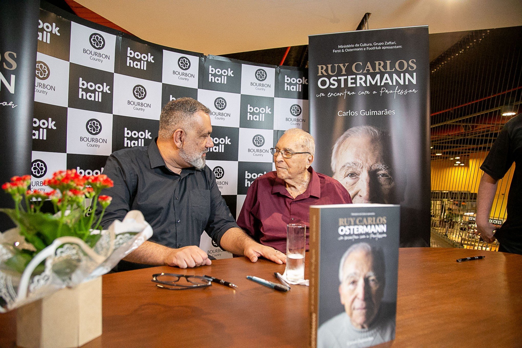 "Ruy Carlos Ostermann – um encontro com o Professor" será lançado dia 12 na Feira do Livro de Porto Alegre