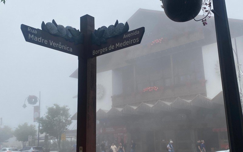 Palácio dos Festivais com chuva e neblina