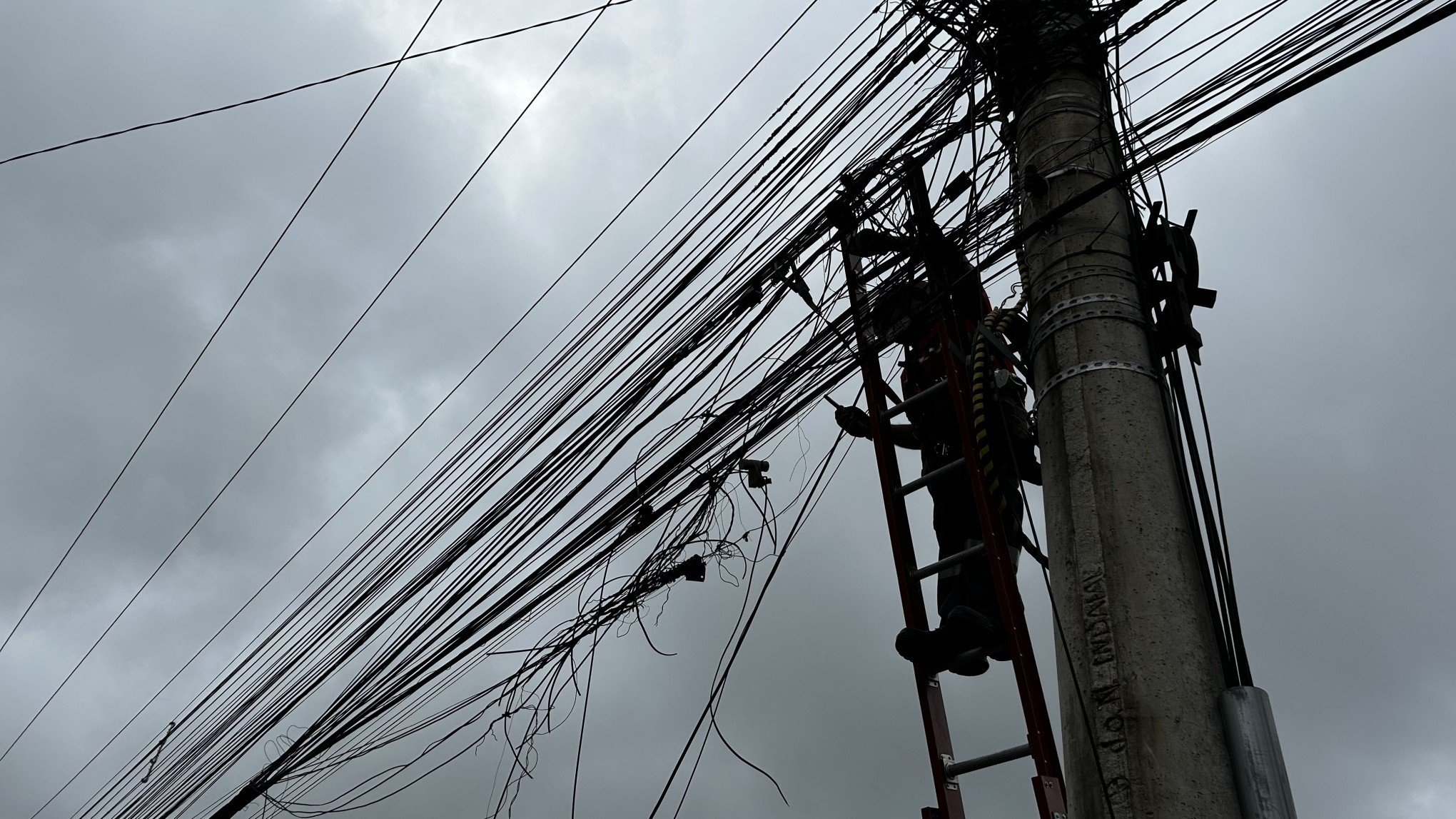 Prefeitura de Novo Hamburgo quer dar fim aos fios soltos nas ruas