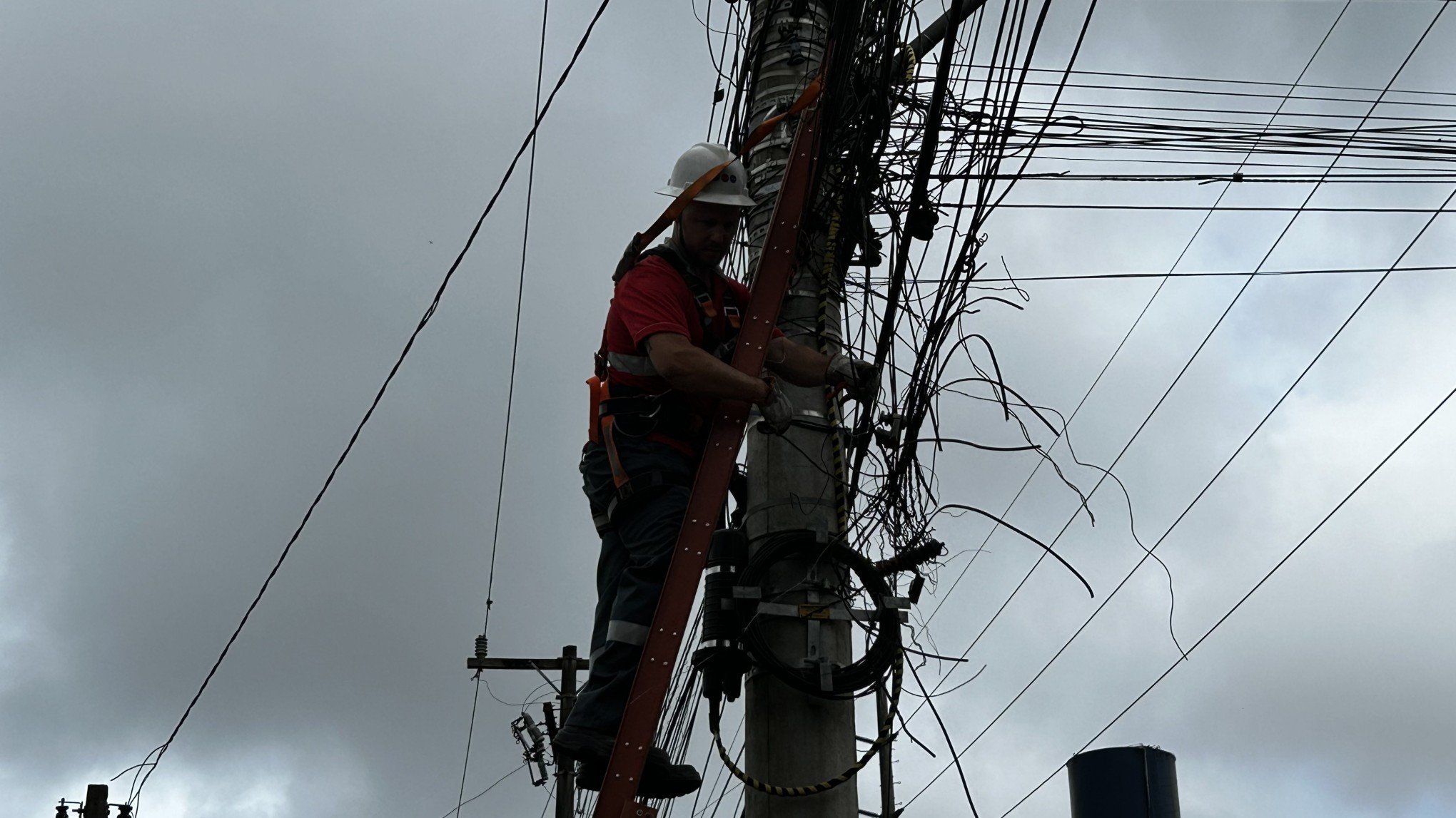 Prefeitura de Novo Hamburgo propõe solução para recolher os fios soltos nas vias