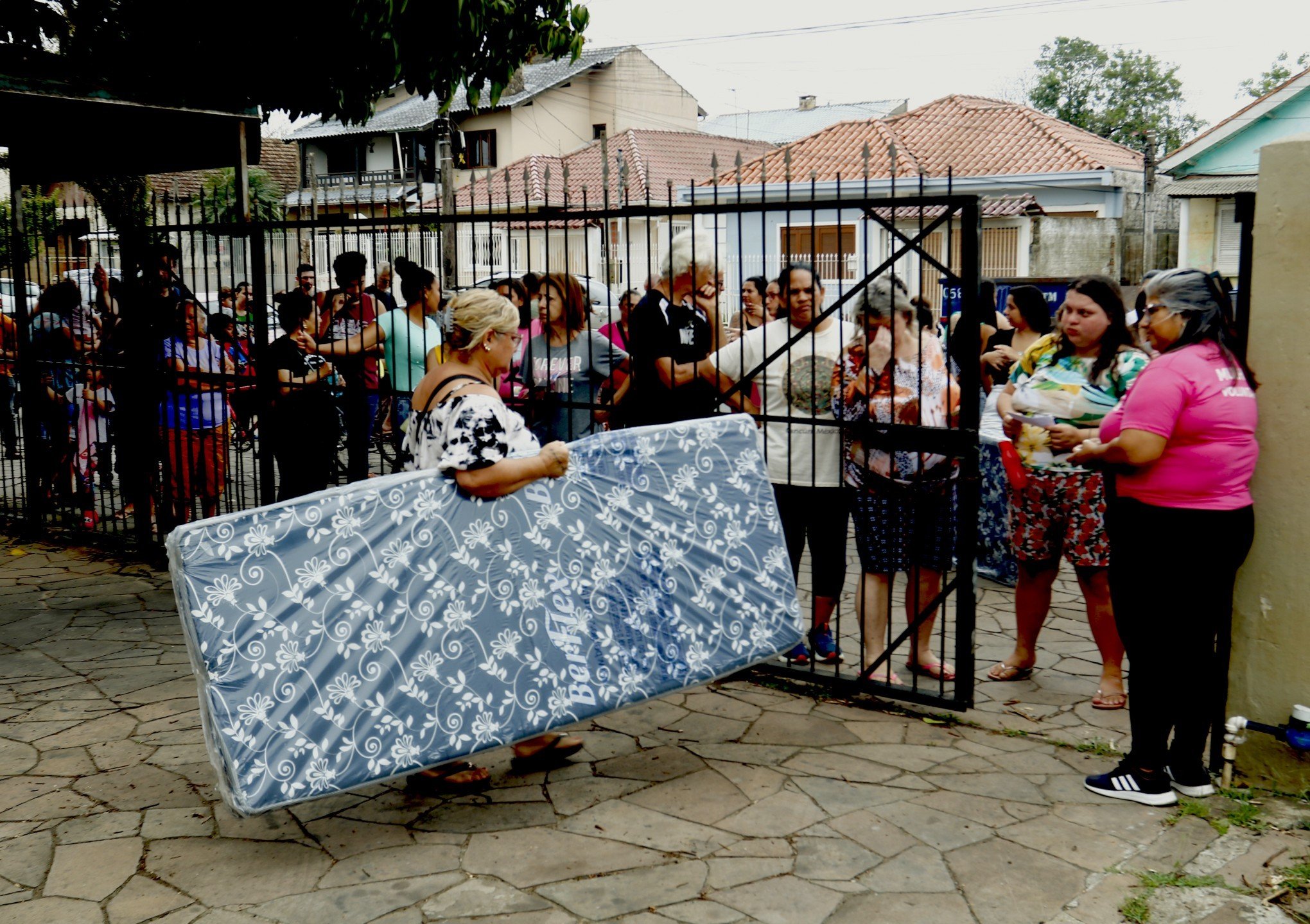 Ação realiza entrega de colchões e fraldas no bairro Fátima
