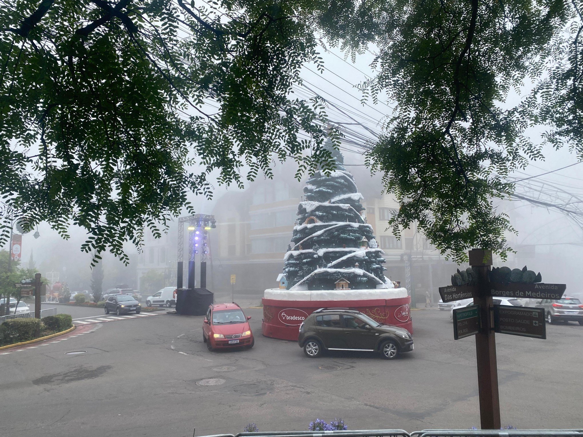 Área de baixa pressão influencia o tempo com chuva em Gramado; veja detalhes