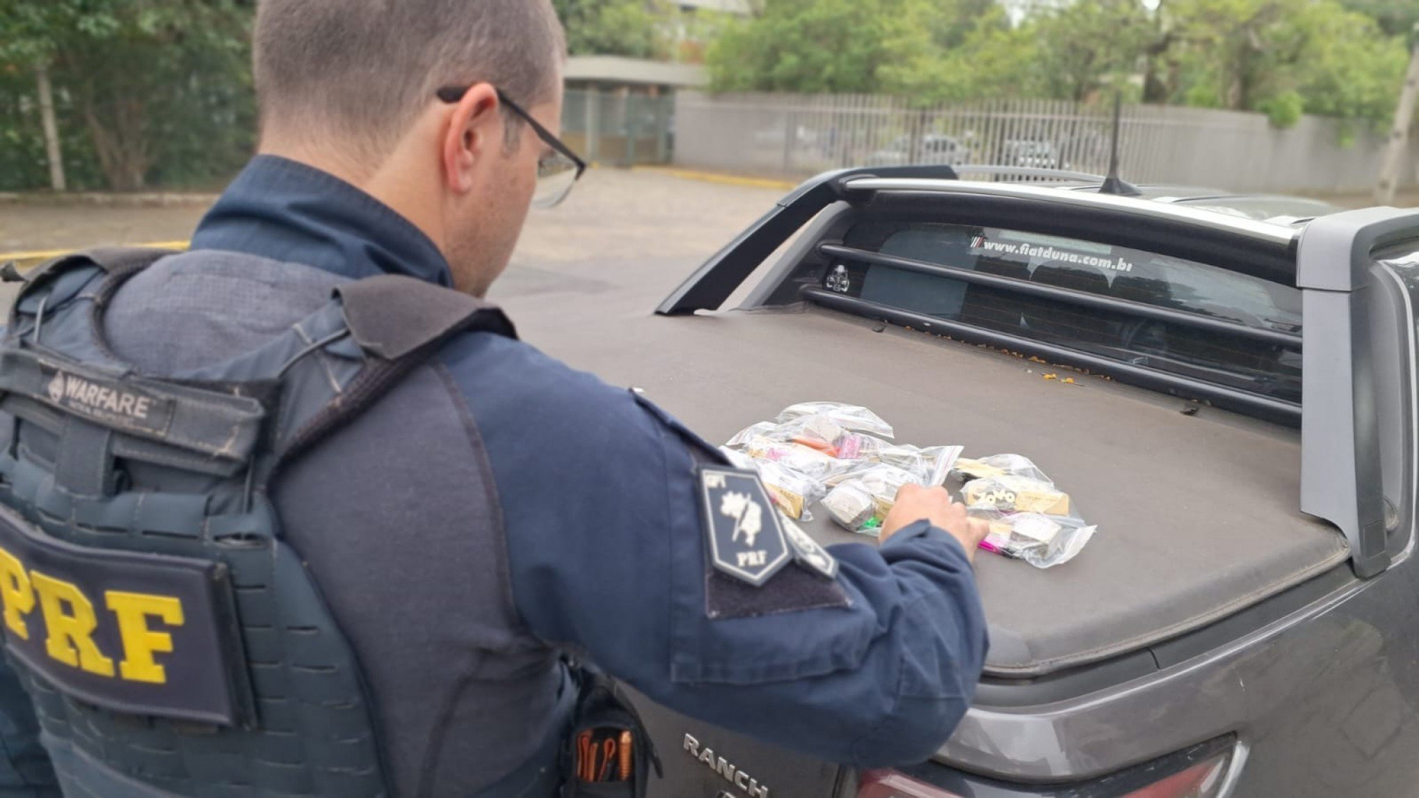 BR-116: Homem é flagrado durante tele-entrega de drogas, mas acaba preso por mais um motivo; saiba o que aconteceu