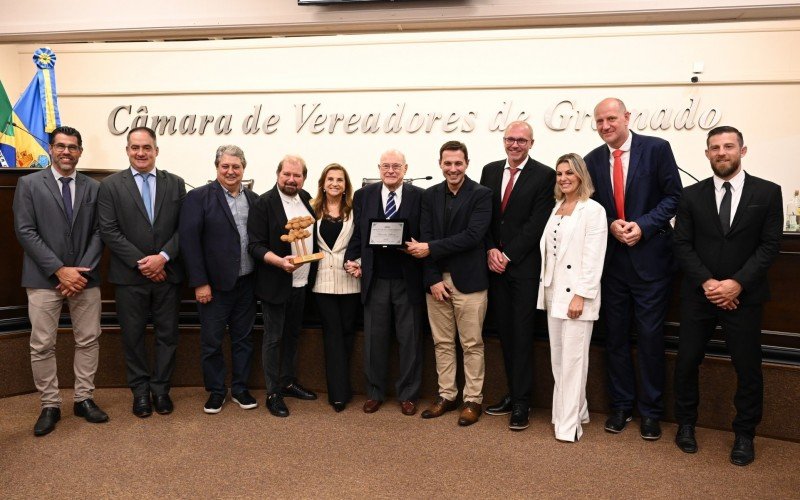 Editora Panrotas e Guilherme Paulus são homenageados