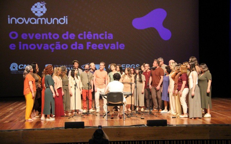 Noite também contou com apresentação do Movimento Coral Feevale